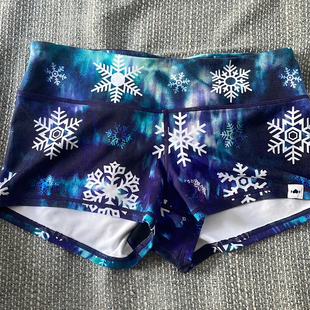 WodBottom snowflake bootie shorts 2.5” inseam